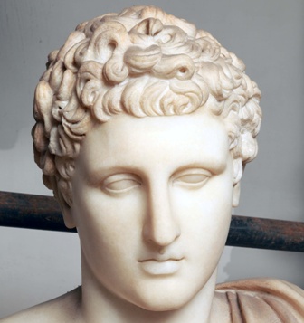 Estatua del dios de la antigüedad Hermes