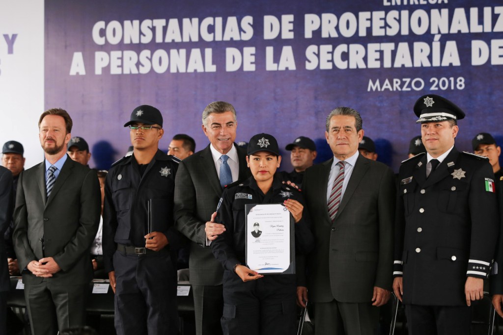 El gobernador de Puebla, Antoni Gali Fayad, entregó material y apoyos a elementos de Secretaría de Seguridad Pública.