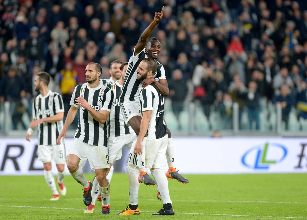 Jugadores de Juventus en festejo de gol 