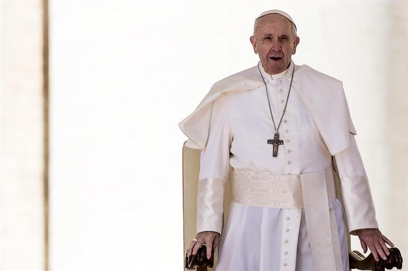 El papa Francisco durante su audiencia de los miércoles en la Plaza de San Pedro, en el Vaticano. 