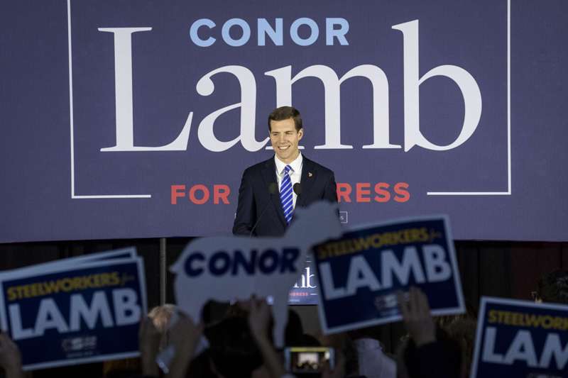 La victoria de Lamb envalentona a los demócratas para afrontar las elecciones legislativas de noviembre.