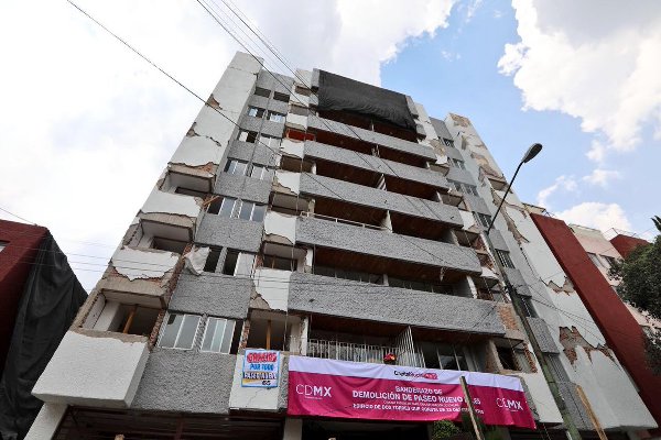 El inmueble de dos torres con 28 departamentos, ubicado en la colonia Paseos de Taxqueña de la delegación Coyoacán, resultó dañado por el sismo del 19