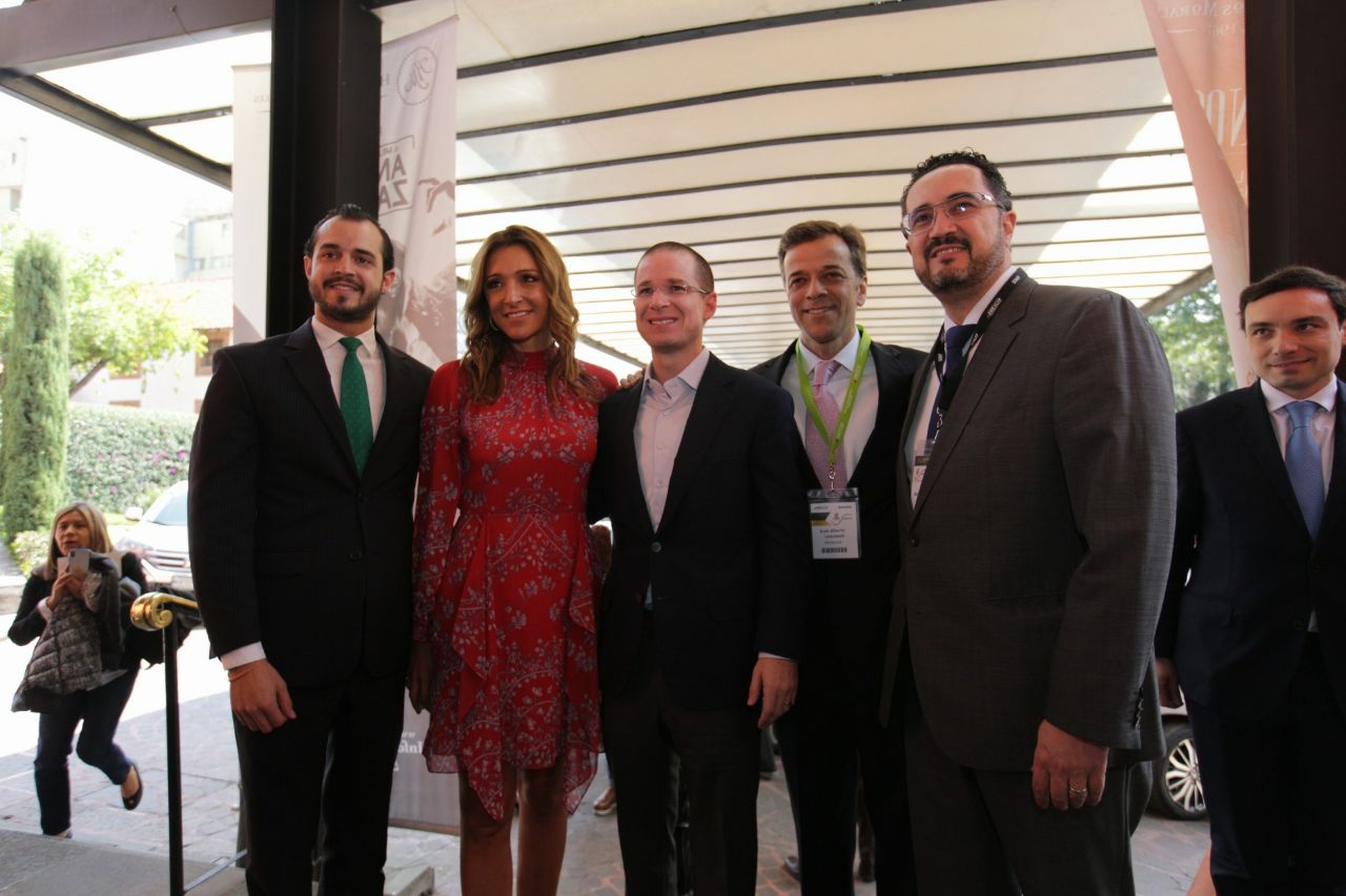 Ricardo Anaya a su llegada a un foto de la Asociación Mexicana de Capital Privado.