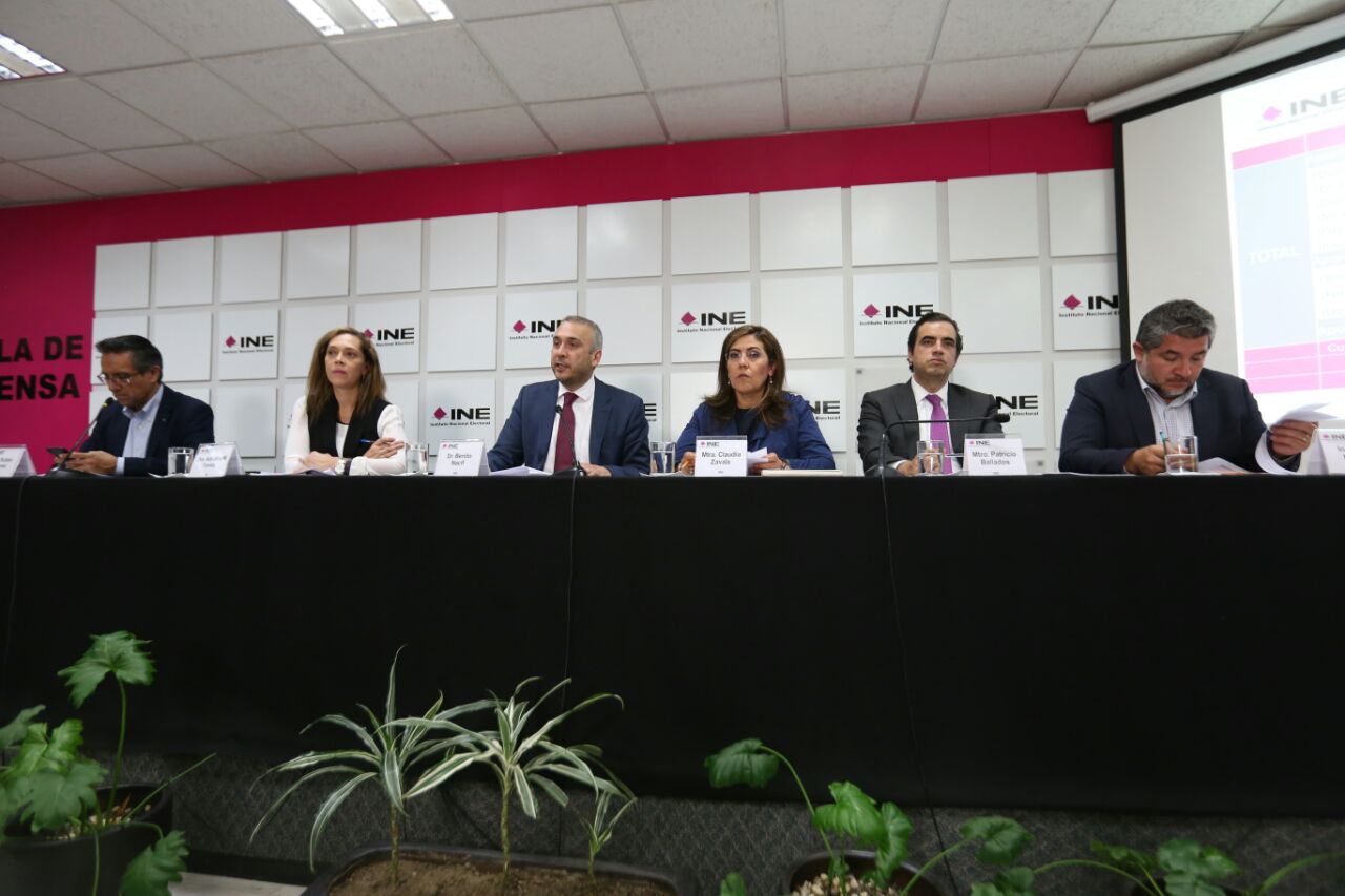 Conferencia INE Comisión de prerrogativas. Adriana Favela, Benito Nacif, Claudia Zavala, Patricio Ballados, René Miranda.