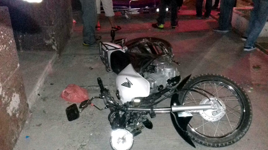 El conductor salió proyectado debido al impacto pero sin lesiones de consideración.