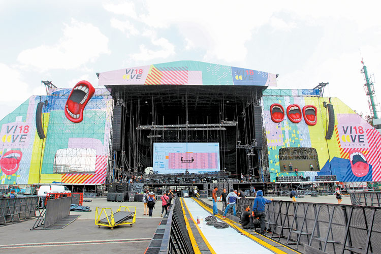 El escenario principal se encuentra listo para recibir a cantantes de todo “plumaje”. 