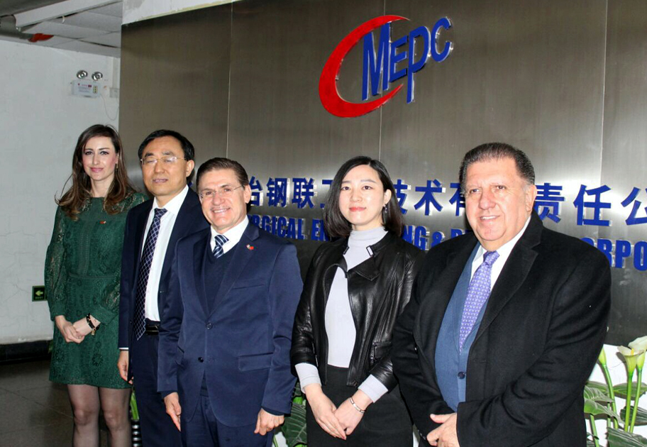 El gobernador de Durango recorrió las instalaciones de Metallurgical Engineering Project Corporation.