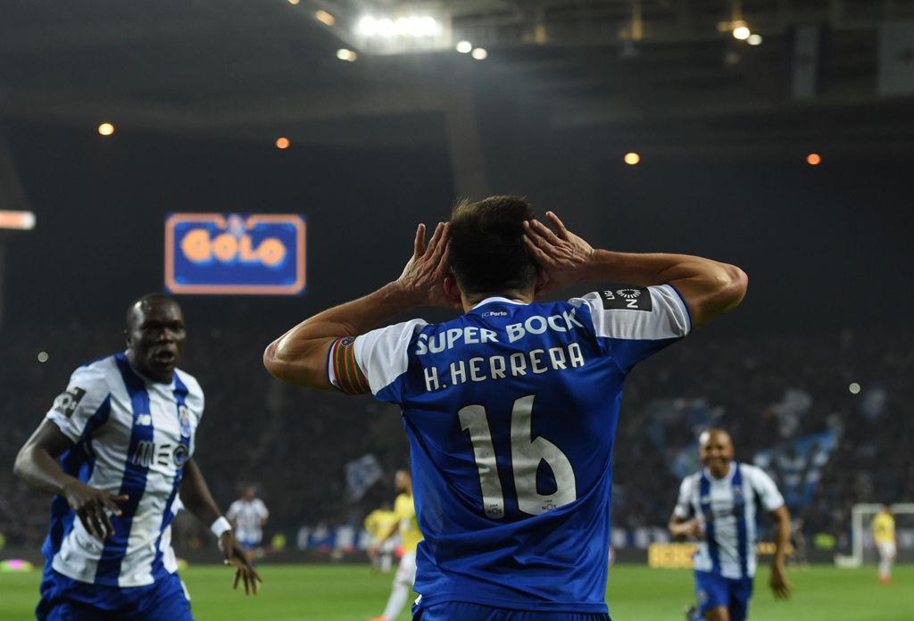 Héctor Herrera festejando su anotación ante el Boavista