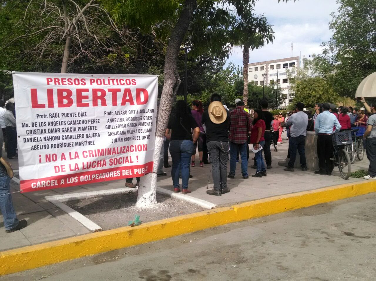 El plantón es afuera del Palacio de Justicia donde será la audiencia de vinculación.