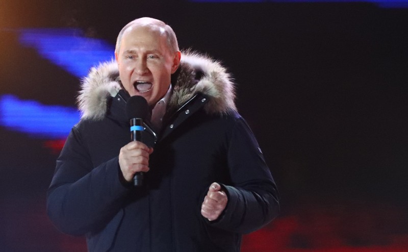 A pesar de los 12 grados bajo cero que marcaban los termómetros, Putin dijo que su amplia victoria muestra la "confianza y la esperanza" de los rusos.