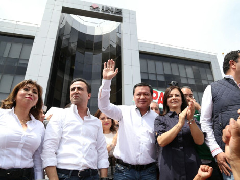 El ex titular de Gobernación, Miguel ÁngelOsorio Chong acudiró a apoyar a los candidatos de la coalición "Todos por México", Nuvia Mayorga Delgado y A