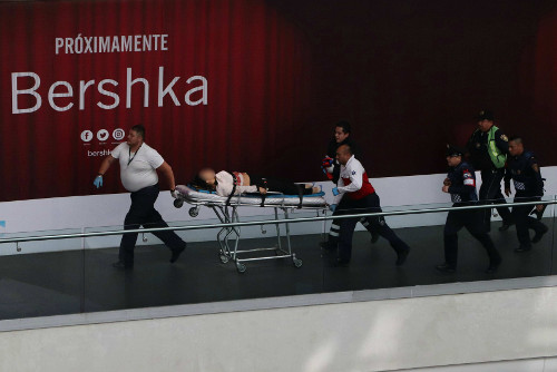 La mujer resultó herida de bala en el abdomen.