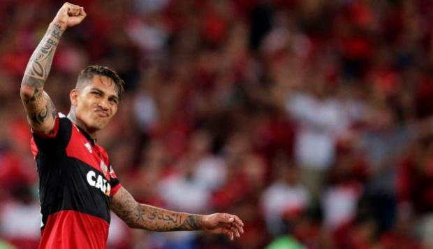 Paolo Guerrero en partido con Flamengo