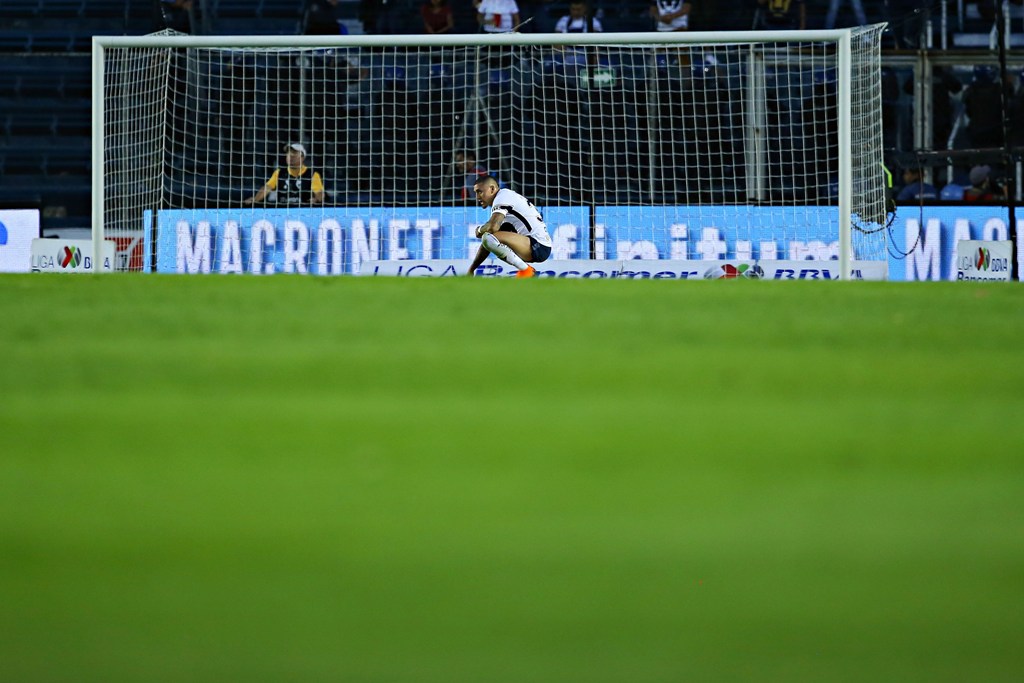 Pumas dejó el triunfo ante Cruz Azul en los últimos segundos 