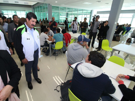 El gobernador de Chihuahua, Javier Corral inauguró el Centro de Información de la Universidad Politécnica.