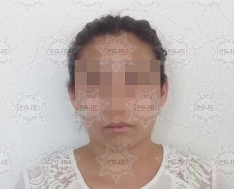 La mujer, acusada de golpear a dos niños, fue detenida en Apizaco.