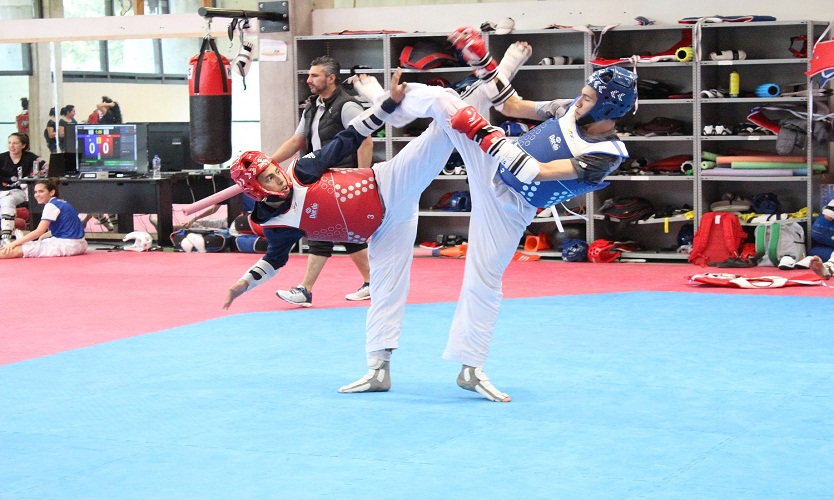 Carlos Navarro regresó con la selección nacional de taekwondo