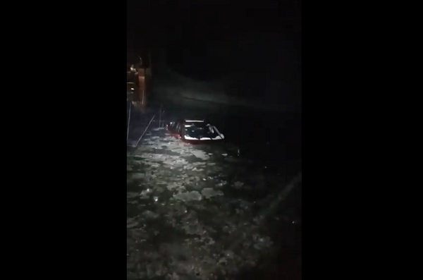 Después de las fuertes lluvias al poniente de la CdMx la carretera México-Toluca se inundó.