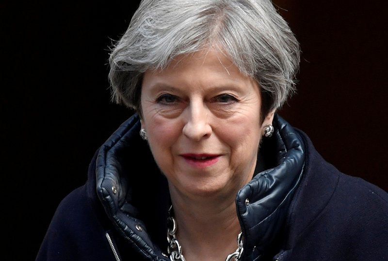 La primera ministra Theresa May negó que exista una relación entre el gobierno británico y Cambridge Analytica.