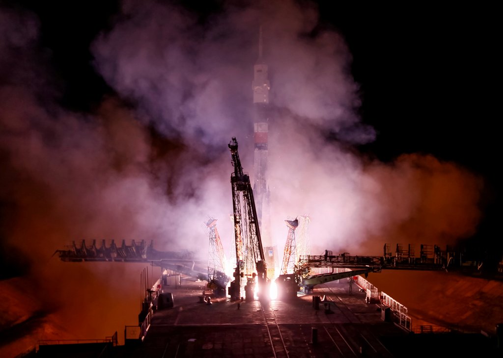 La nave Soyuz MS-08 que transportaba la mascota y el balón del Mundial de Rusia 2018