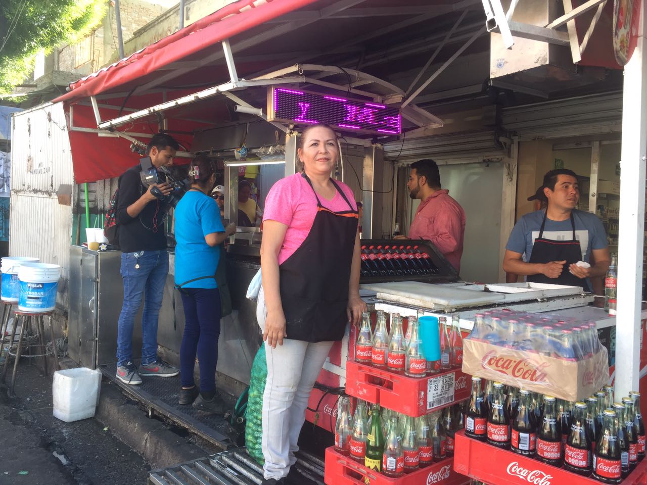 Norma vende este taco que es poco convencional en la Comarca Lagunera.