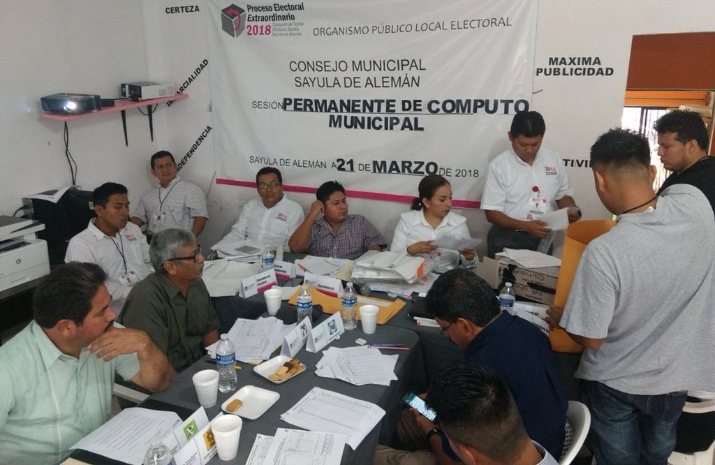 El OPLE de Veracruz realiza el cómputo de la jornada electoral extraordinaria del domingo.