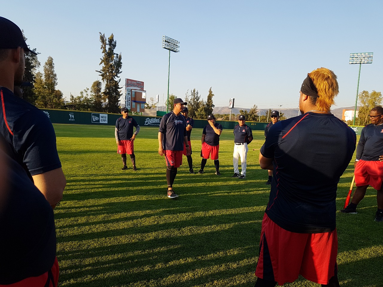 por ahora trabajan 40 peloteros con la novena leonesa. 