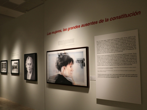 El recorrido histórico se aborda desde fotografías, dibujos, grabados y pinturas de arte contemporáneo.