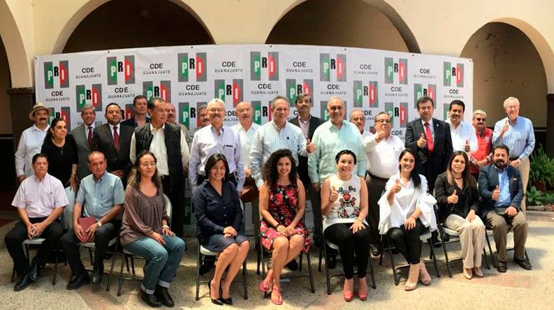 Gerardo Sánchez y su equipo de trabajo. 