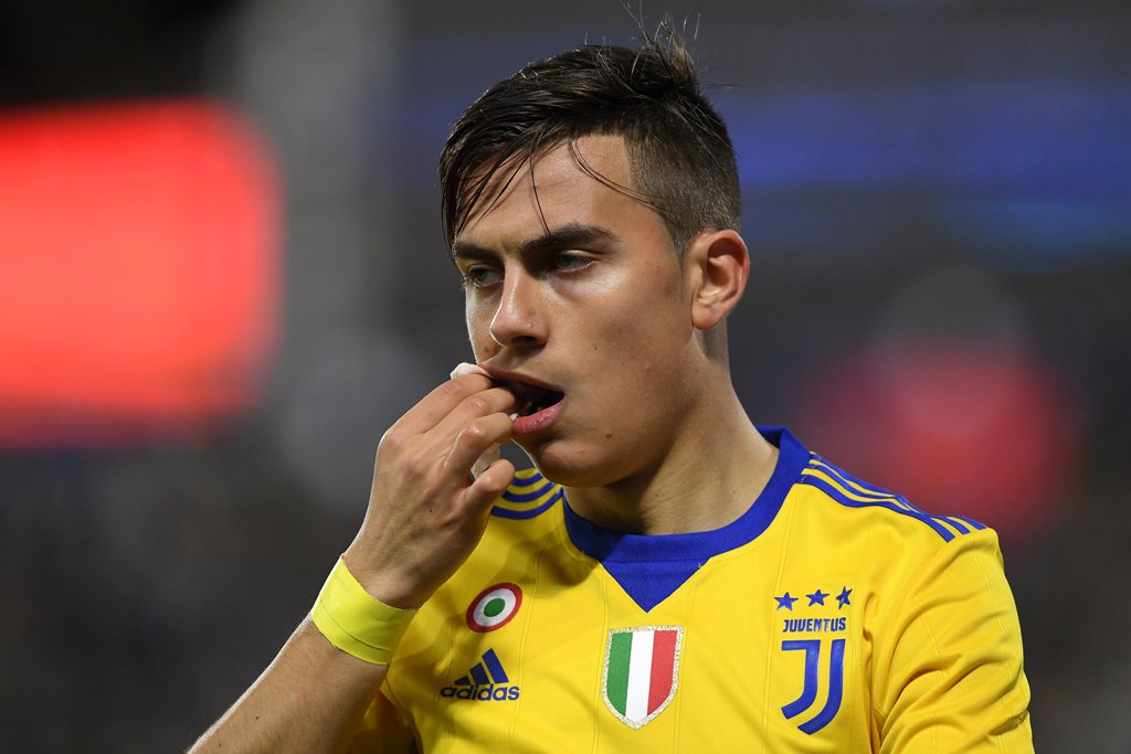Paulo Dybala en un encuentro con la Juventus  