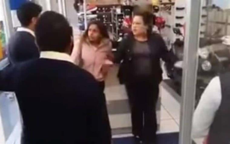 Roban tenis en Coppel y hacen escape 'de película'.