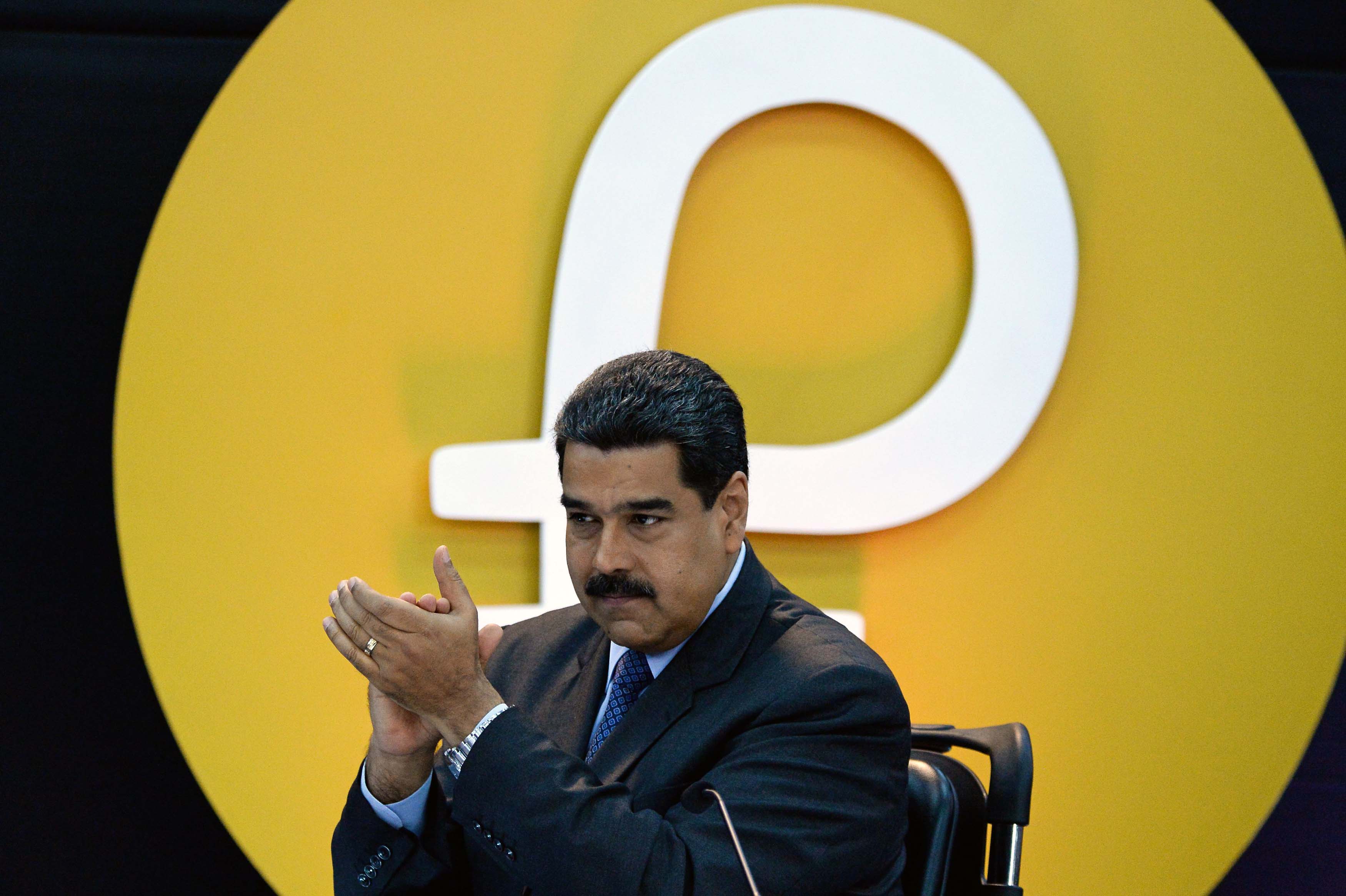 Desde adentro. El propio parlamento venezolano declaró ilegal al petro del presidente Nicolás Maduro.