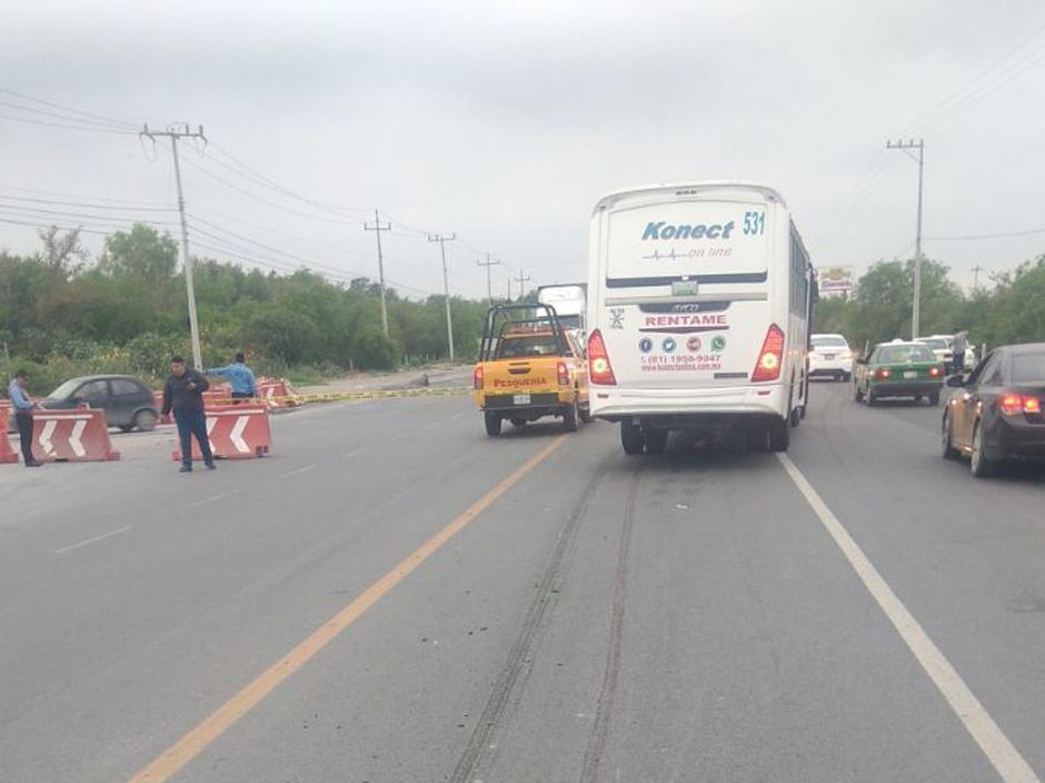El hombre fue arrollado por un Versa y un camión de transporte de personal.