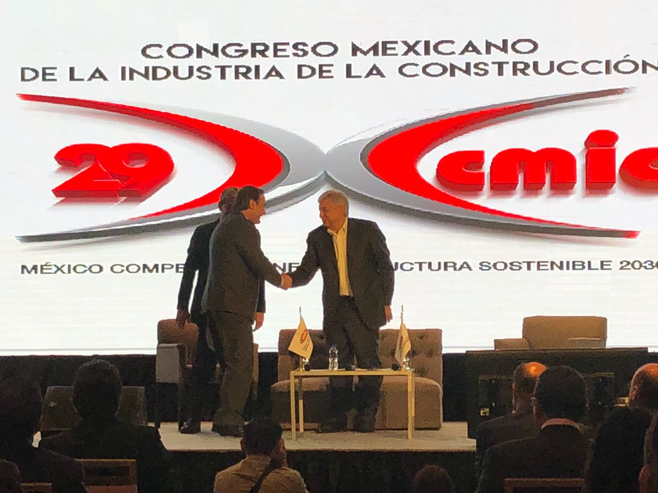 Juan Pablo Castañón aceptó la propuesta de López Obrador de integrar una comisión sobre el NAIM.