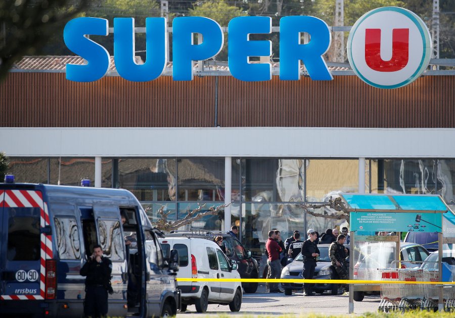 Redouane Lakdim entró en el supermercado, donde mató a dos personas y tomó varios rehenes antes de ser abatido.