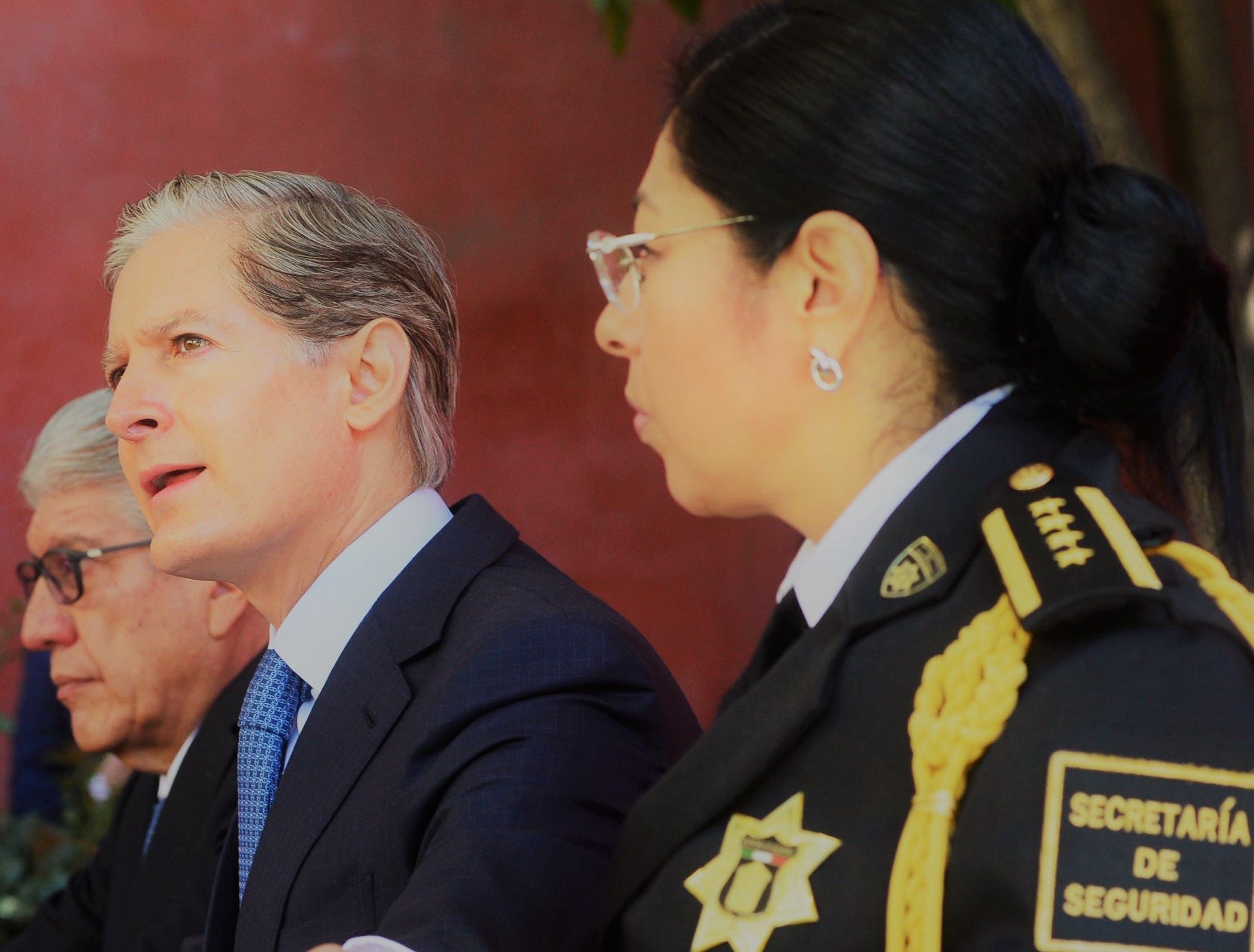 El gobernador y la secretaria de Seguridad.