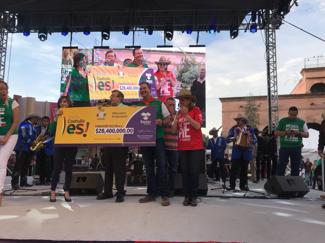 En Saltillo se realizó el Bailetón Country en apoyo al Teletón.