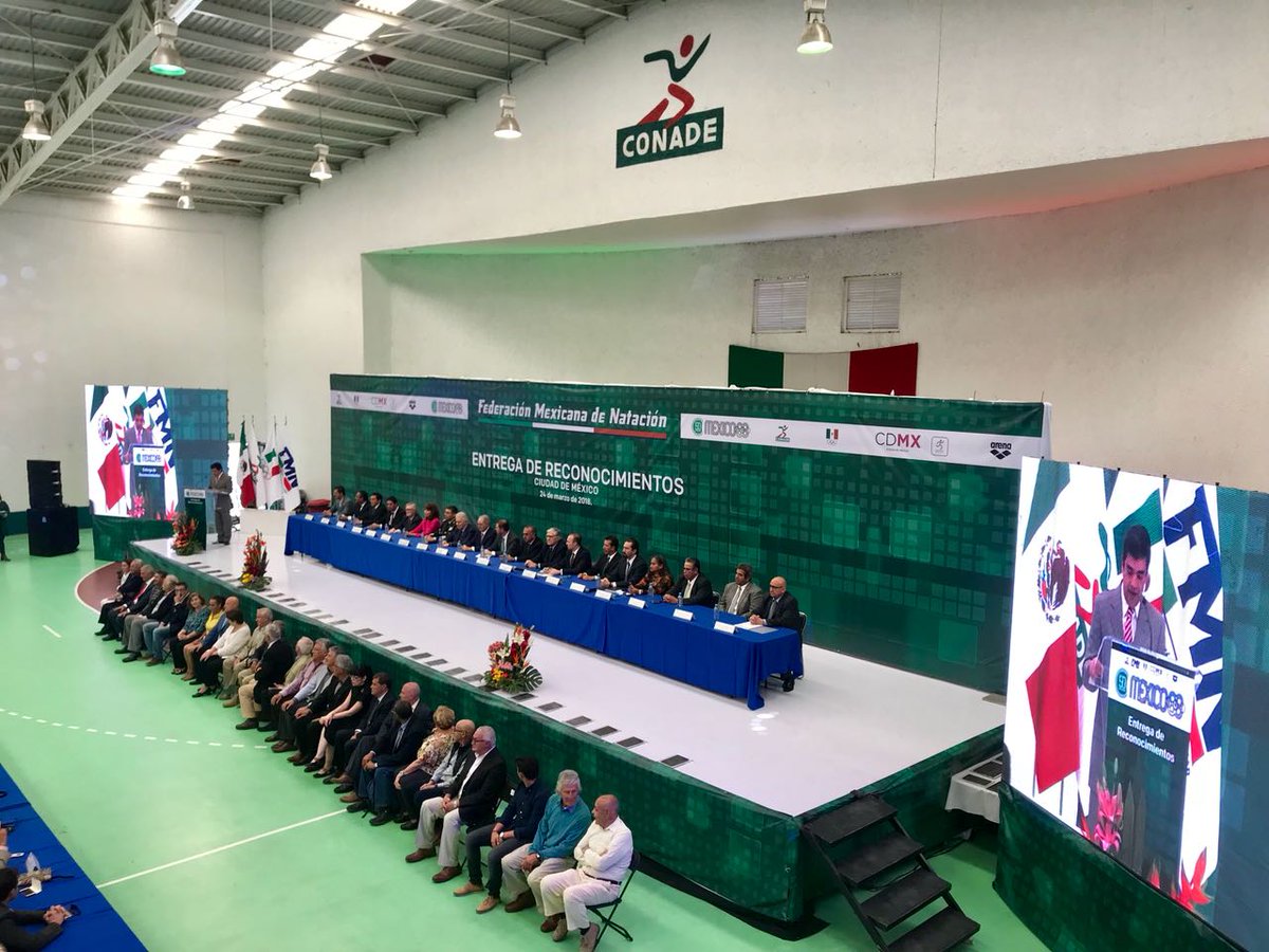 Entrega de reconocimientos a ex seleccionados de México 1968