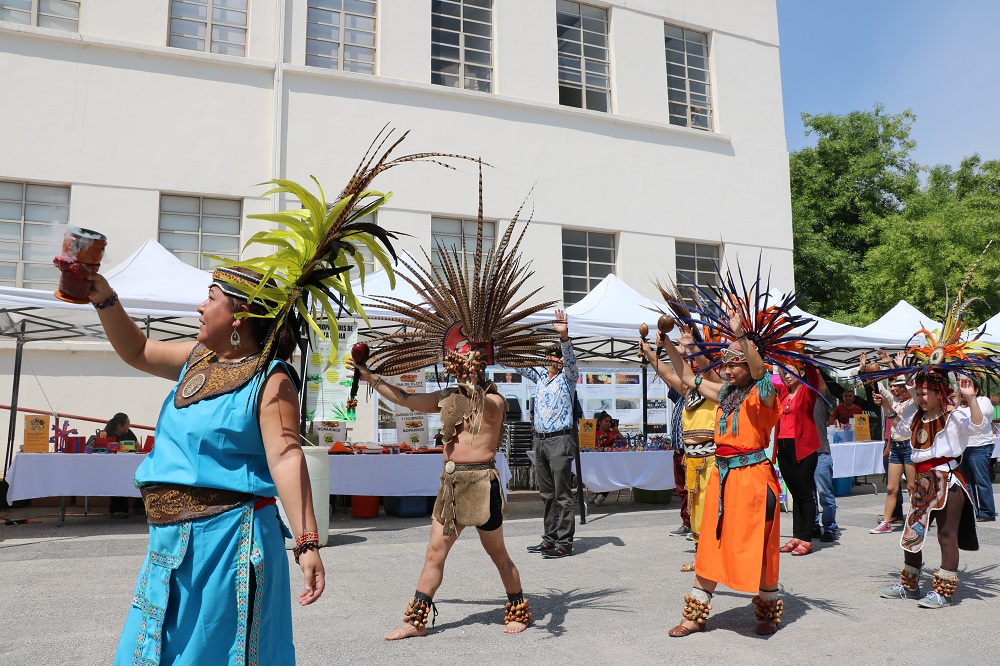 La inauguración del encuentro se realizó al mediodía de este sábado con la representación de una danza ritual prehispánica.