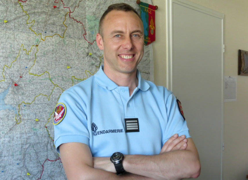 El teniente coronel Arnaud Beltrame se ofreció para ocupar el lugar de una rehén en el supermercado.