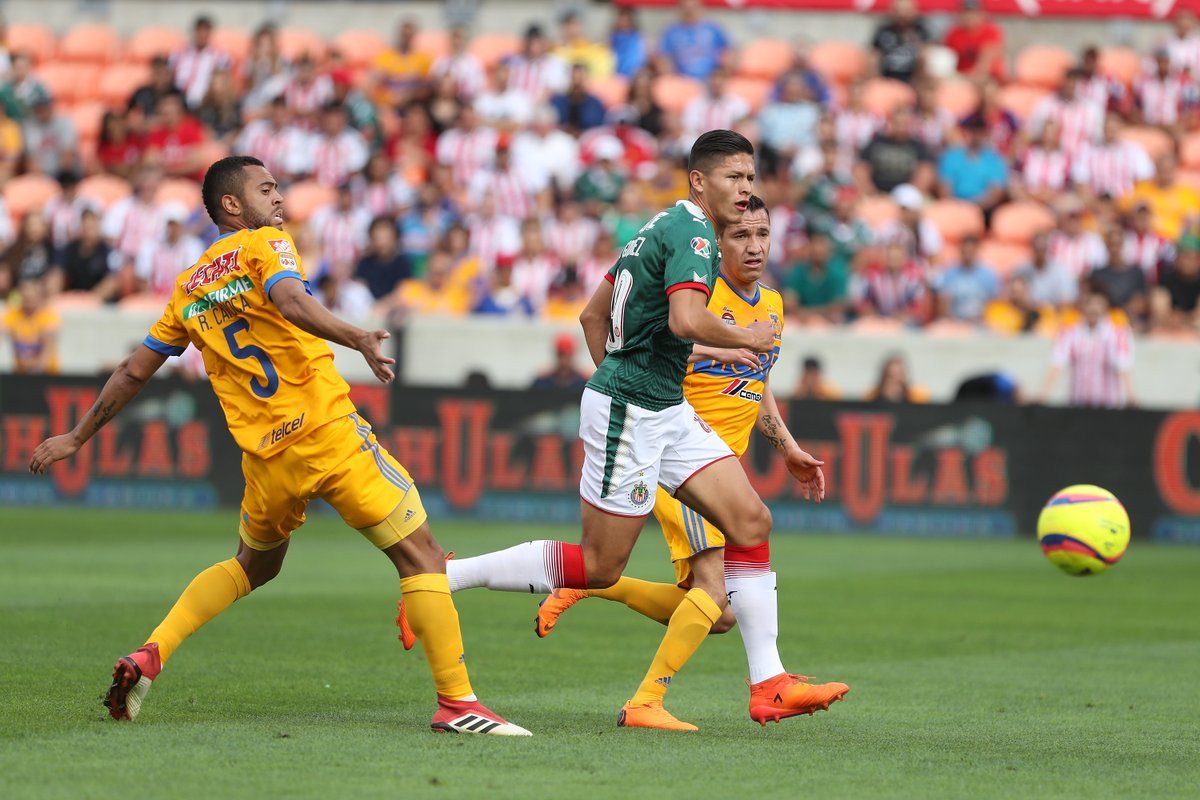 Tigres vence a Chivas en amistoso  