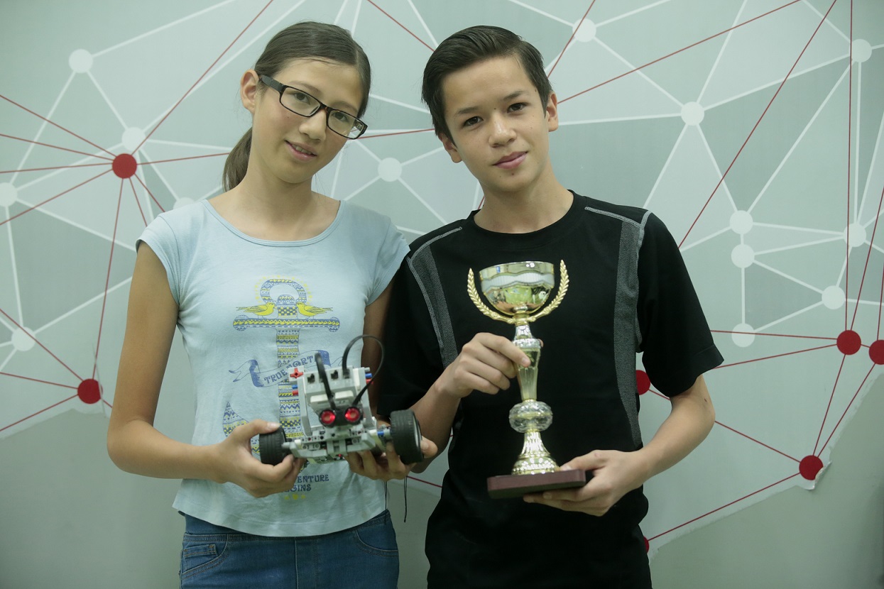 Akane Jeanine Ward González y Marcos Daniel Díaz Briones, tienen 12 y 13 años, y el año pasado se coronaron como los ganadores a nivel nacional de la 