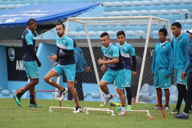 Equipo de la Jaiba Brava se prepara para su próximo encuentro.