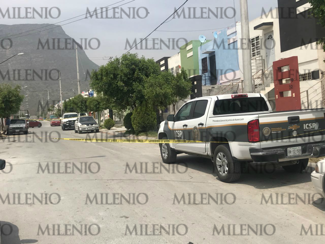 El arrendatario encontró al hombre en su habitación, inerte y con manchas hemáticas; se cree que fue asesinado.