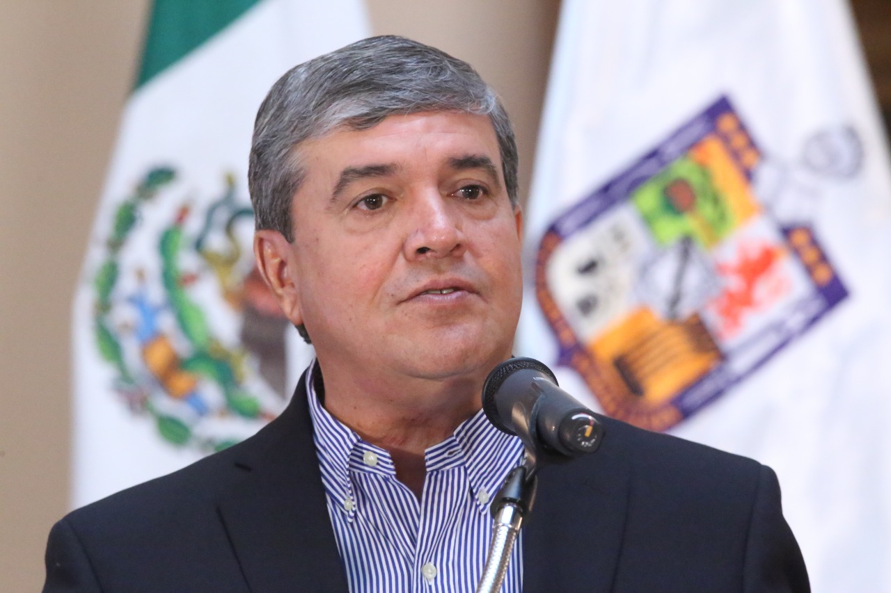 El gobernador interino, Manuel González.