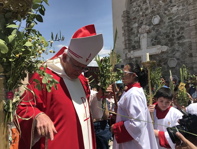 Obispo de Saltillo, Raúl Vera pidió que los días santos los vivan con fuerza para vencer el mal y su origen.