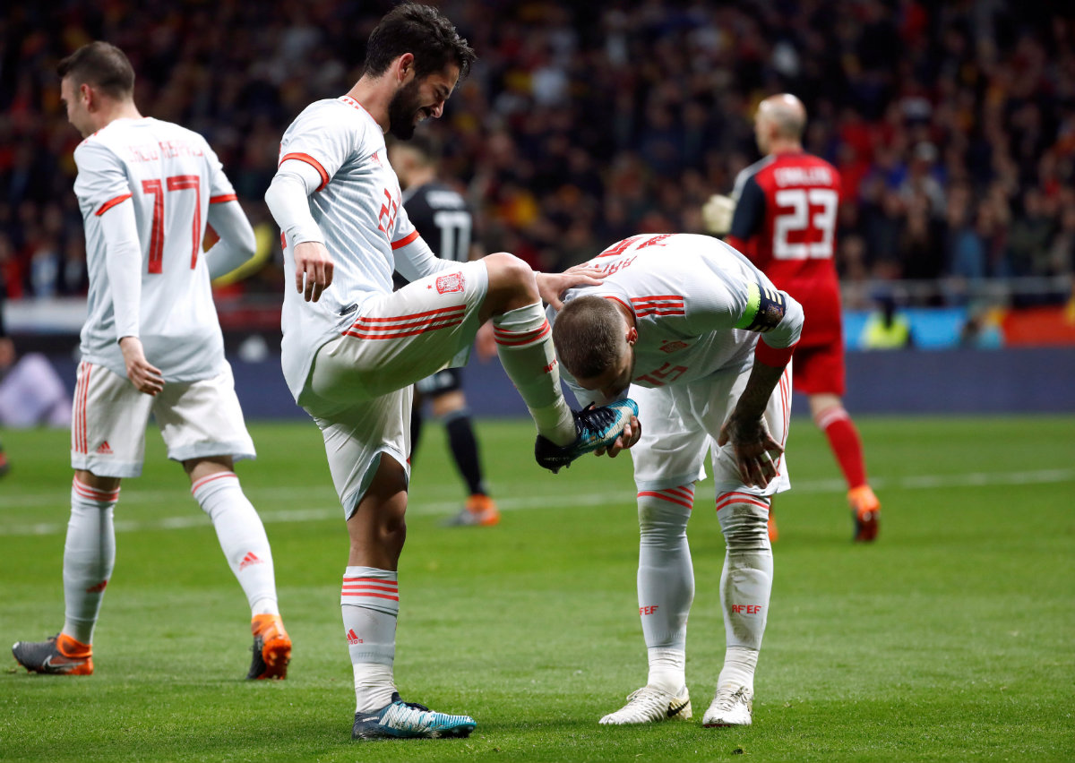 Isco se luce en la goleada sobre Argentina, Ramos lo celebra