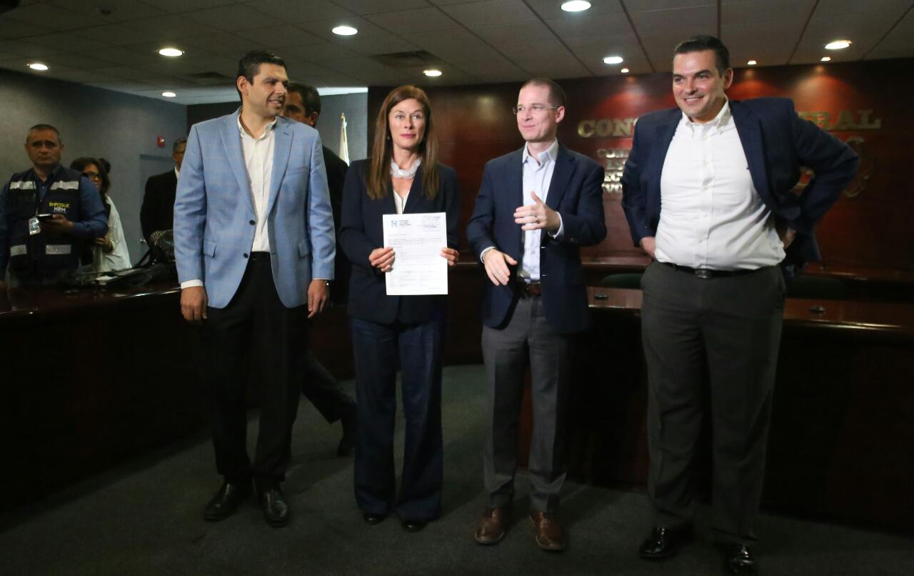 Ricardo Anaya consideró que Rebeca Clouthier es la mejor candidata.