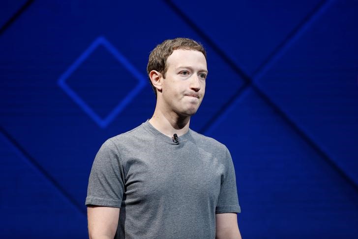Zuckerberg, de 33 años, se encuentra bajo una fuerte presión por el escándalo que involucra a la compañía de análisis de datos Cambridge Analytica.