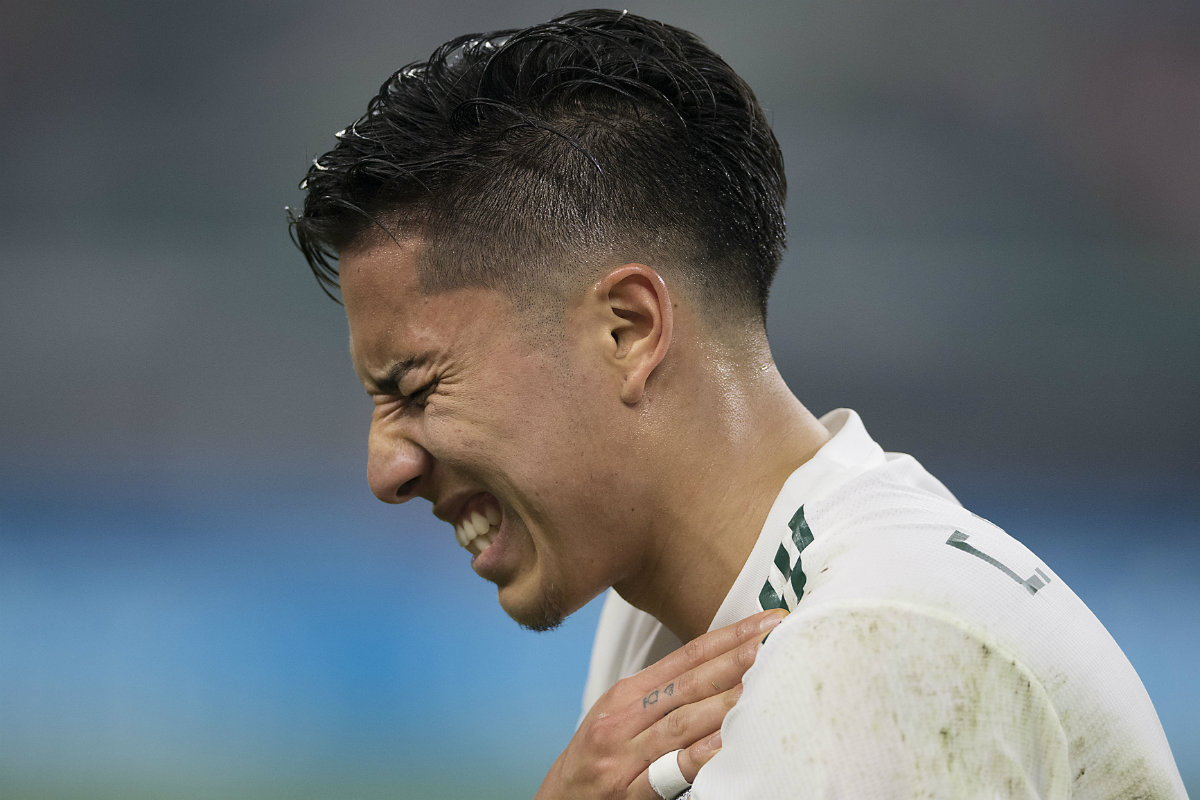 Carlos Salcedo se fracturó la clavícula